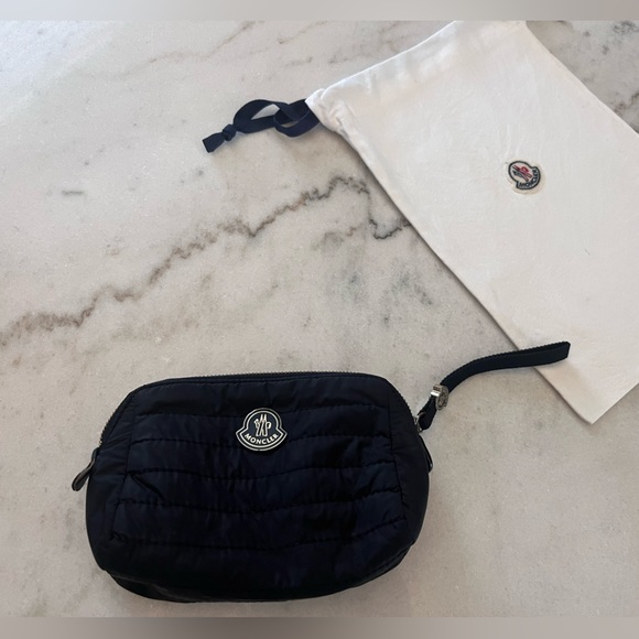 Moncler Black Quilted cosmetics bag with Logo - Picture 8 of 11